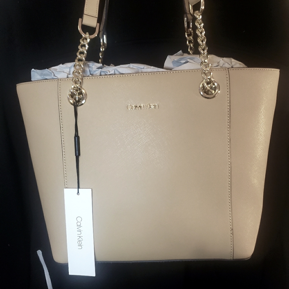 SOLD!!!!NWT Calvin Klein medium size tote.